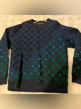 Louis Vuitton mens Logo Gradient Crewneck Sweatshirt - Blue/Green